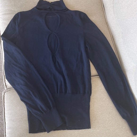 JACQUEMUS Baya Turtleneck Cutout Open Back Sweater - Picture 9 of 10